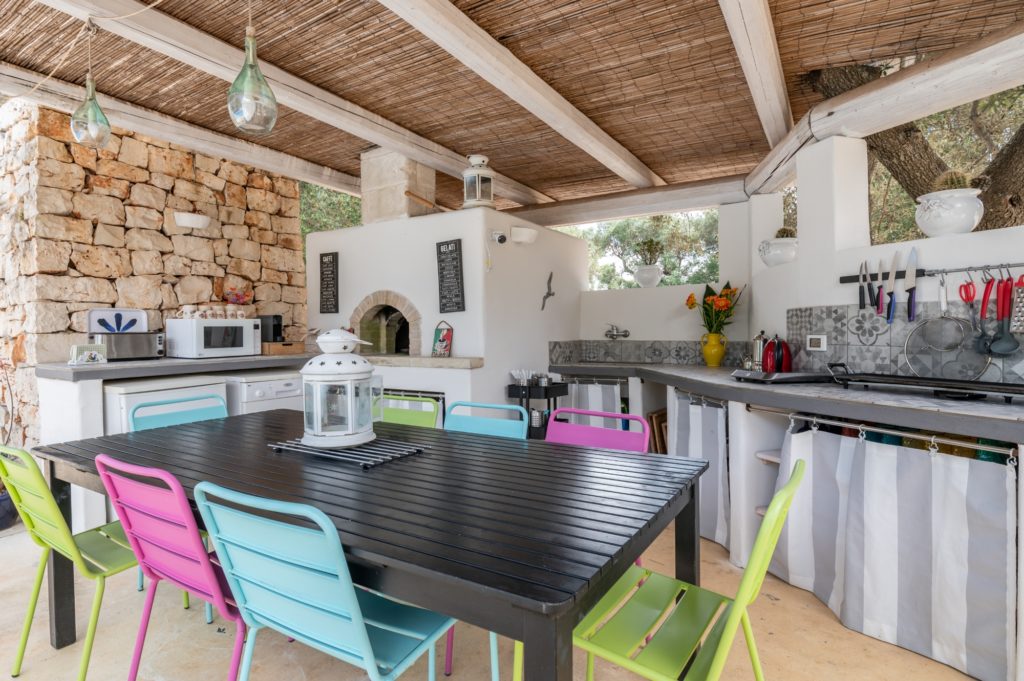 trullo pouilles cuisine extérieure